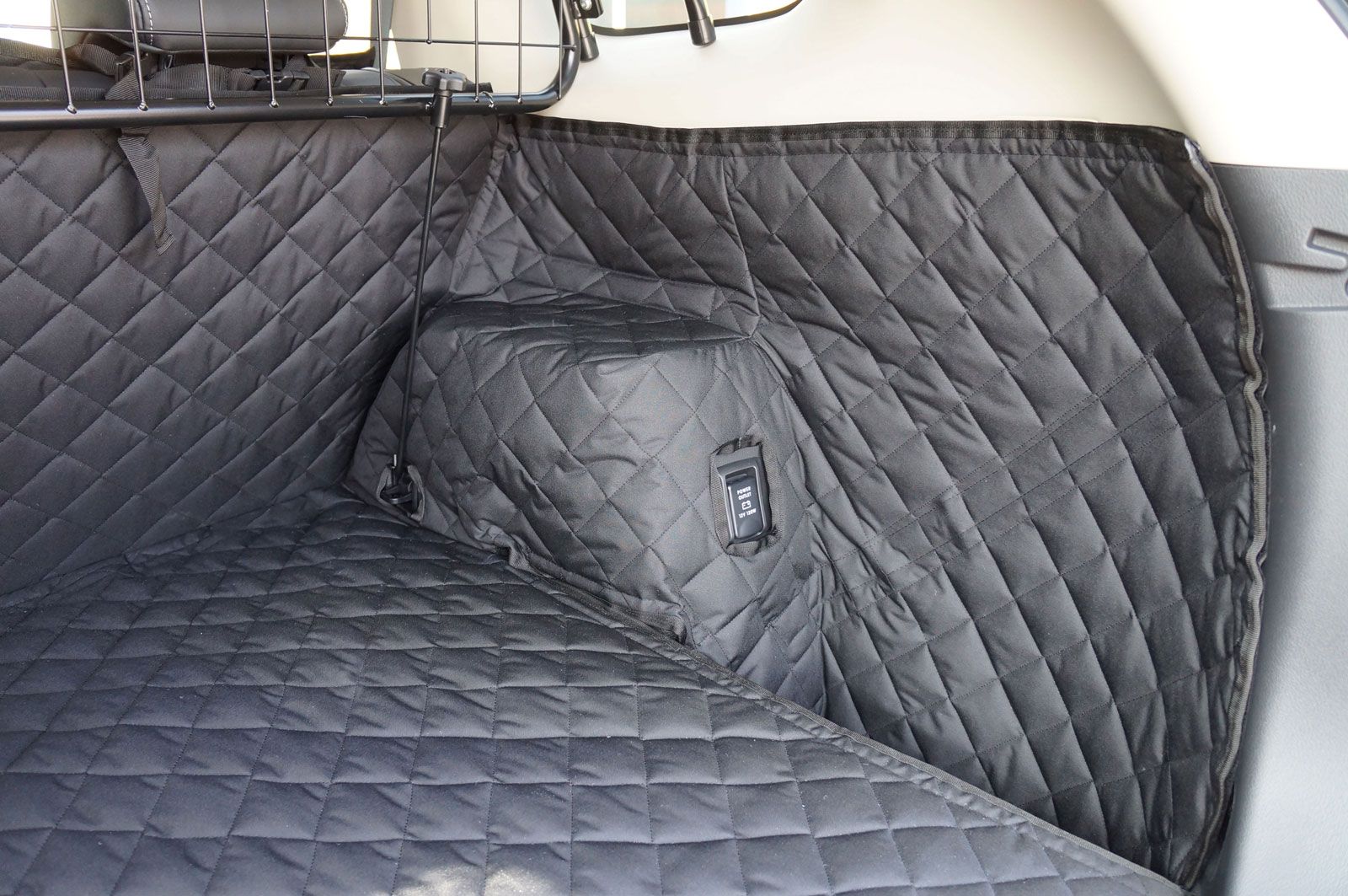Waterproof The Urban Company Boot Liner Quilted to Fit Mitsubishi Outlander Ideal For Travelling With Dogs and Pets Years 12-16 5 Door 