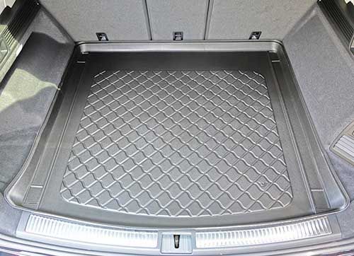 Volkswagen Touareg Boot Tray in place