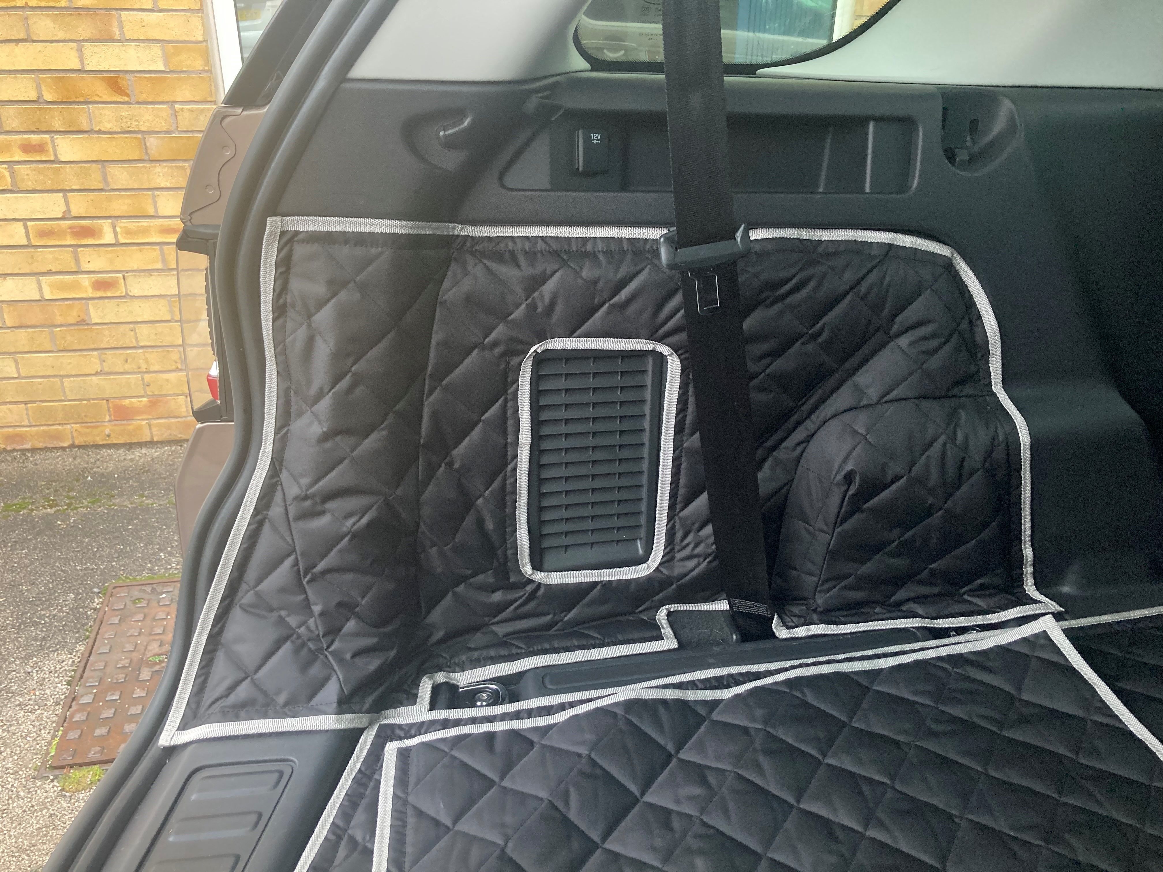 Land Rover Discovery Sport (2015 - Present) Boot Liner  - bumper flap option